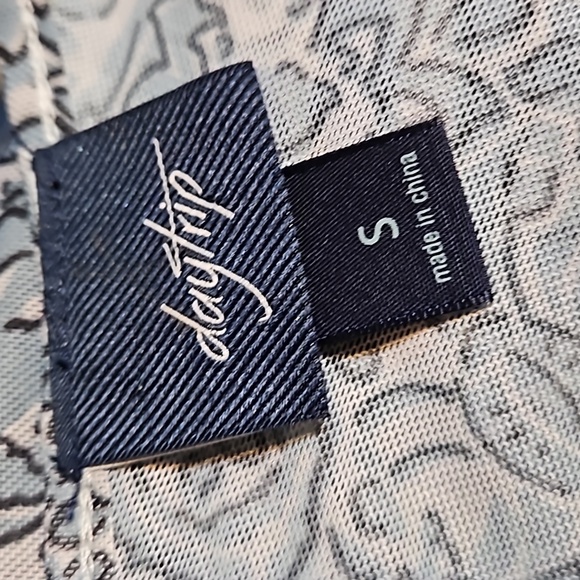 NWOT Daytrip Floral Mesh Top - Picture 7 of 8